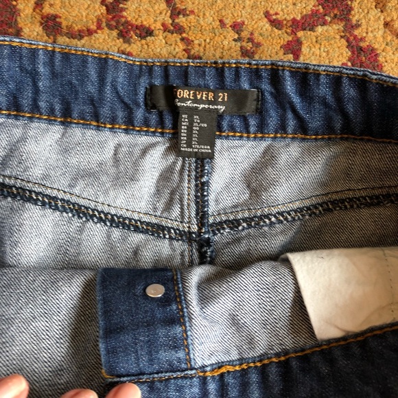 Forever 21 jean skirt with pretty rose appliqué - Picture 4 of 5